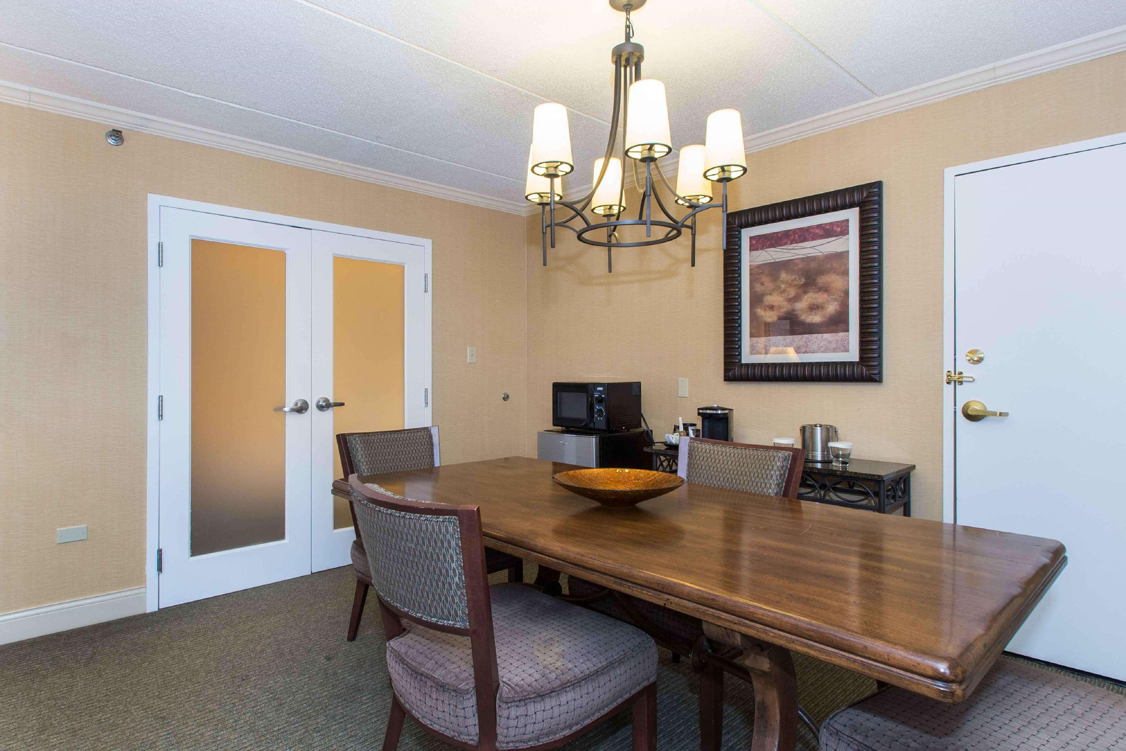 Doubletree By Hilton Cleveland East Beachwood Buitenkant foto