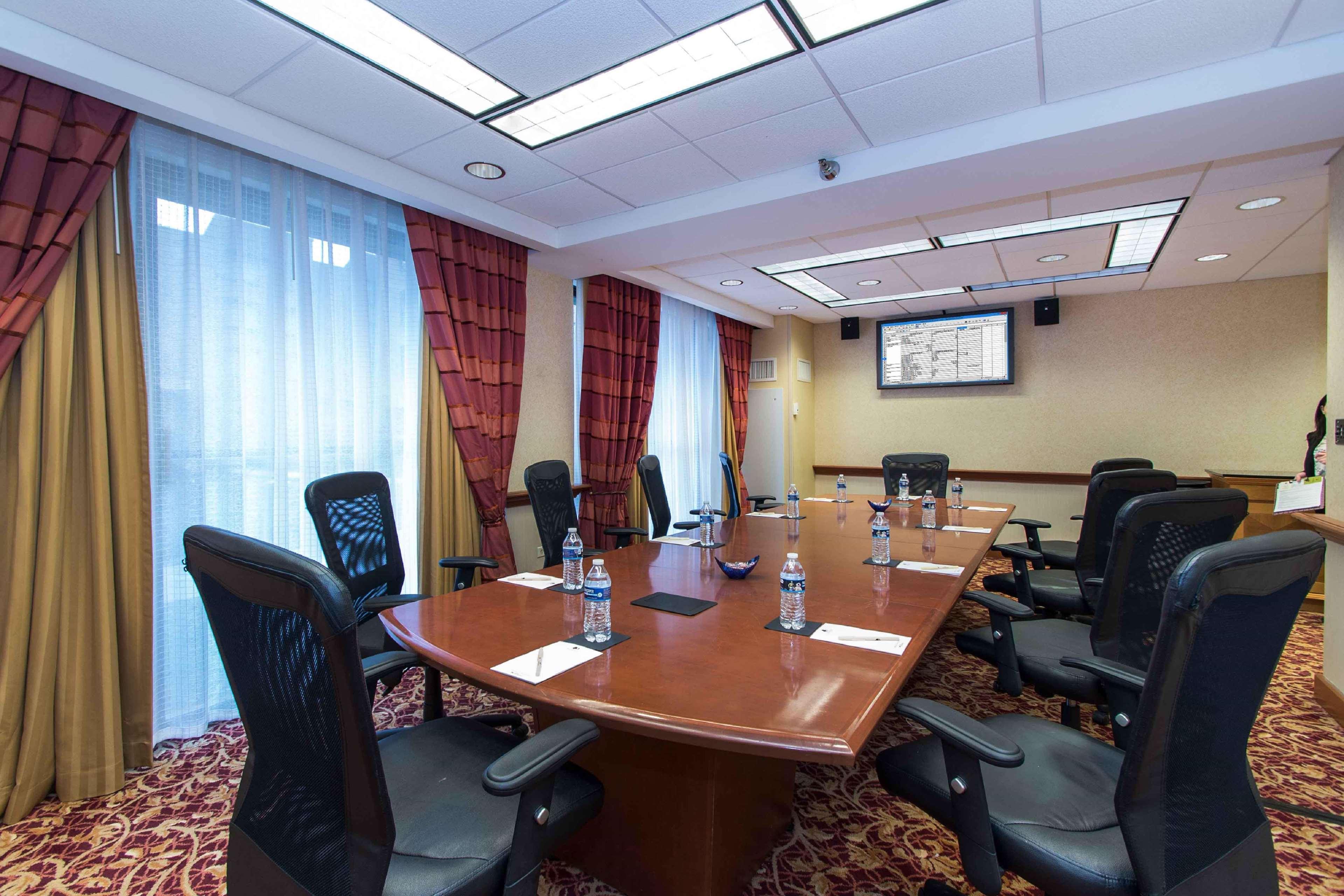 Doubletree By Hilton Cleveland East Beachwood Buitenkant foto